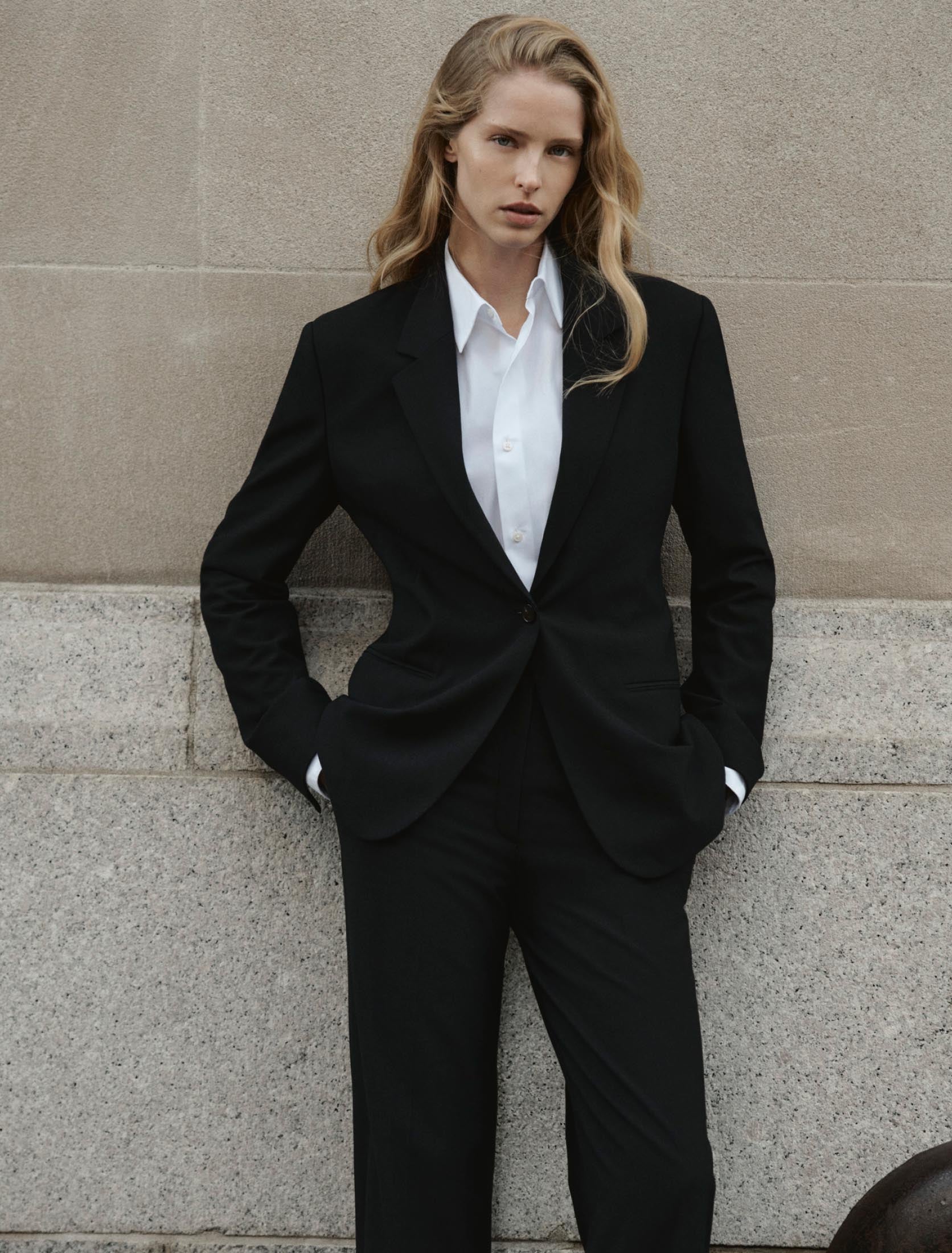Woman wearing a refined, black blazer