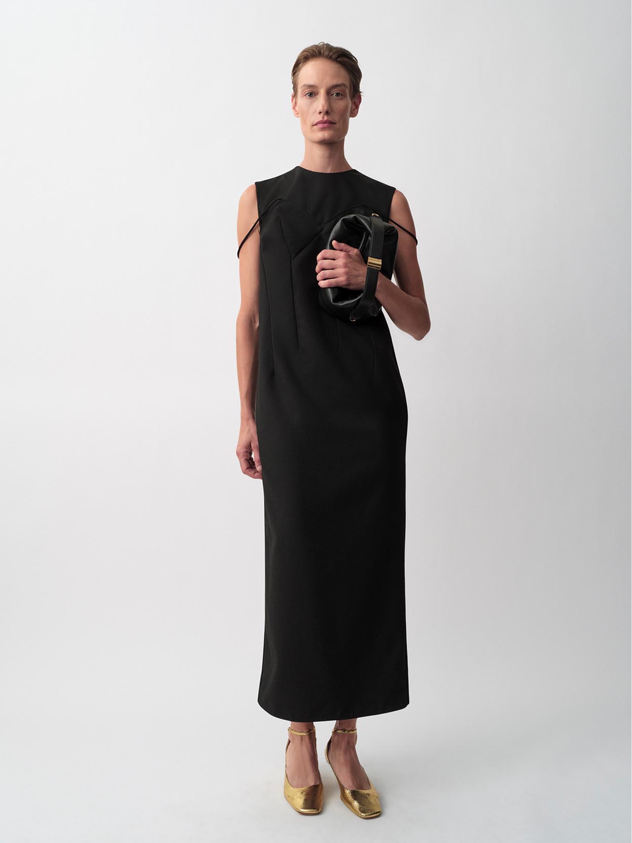 The debut Fall 2025 runway collection by Veronica Leoni is now available.